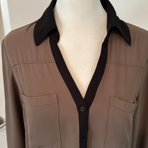 Express Portfolio Blouse - Picture 2 of 6